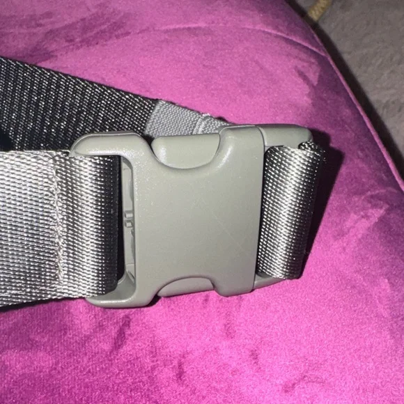 Lululemon Athletica Grey Sage Crossbody Everywhere Belt Bag 1L olive green - Picture 5 of 16